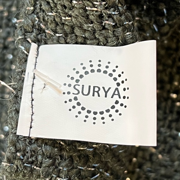 Surya Throw, Size: 50” x 60”, Woven 95% acrylic, 5% lurex Color: Charcoa… - Picture 3 of 7